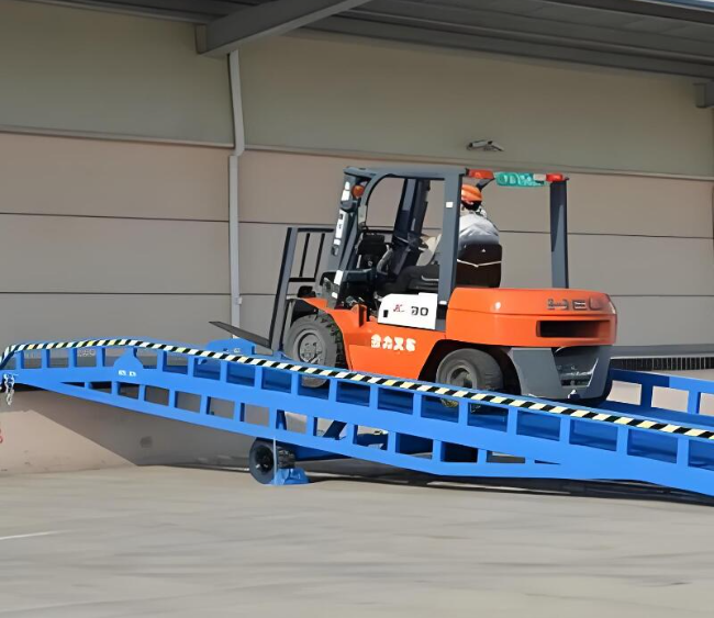 定日移动式卸货平台（叉车用）